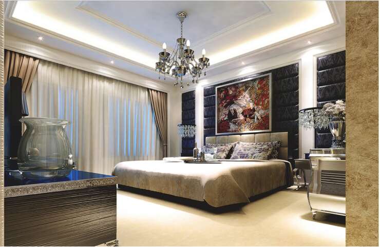 卧室简洁明清新，床头蓝色软包与混油木线框的结合清新融洽。