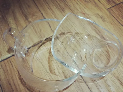 【世纪宏达】以前玻璃杯倒开水时会炸，现在就很少出现，难道玻璃还有“假”？